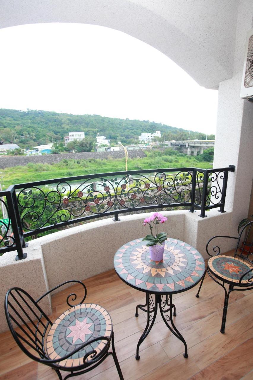 ลีวีไซด์ เฮาส์ Bed & Breakfast เมืองฮวาเหลียน ภายนอก รูปภาพ